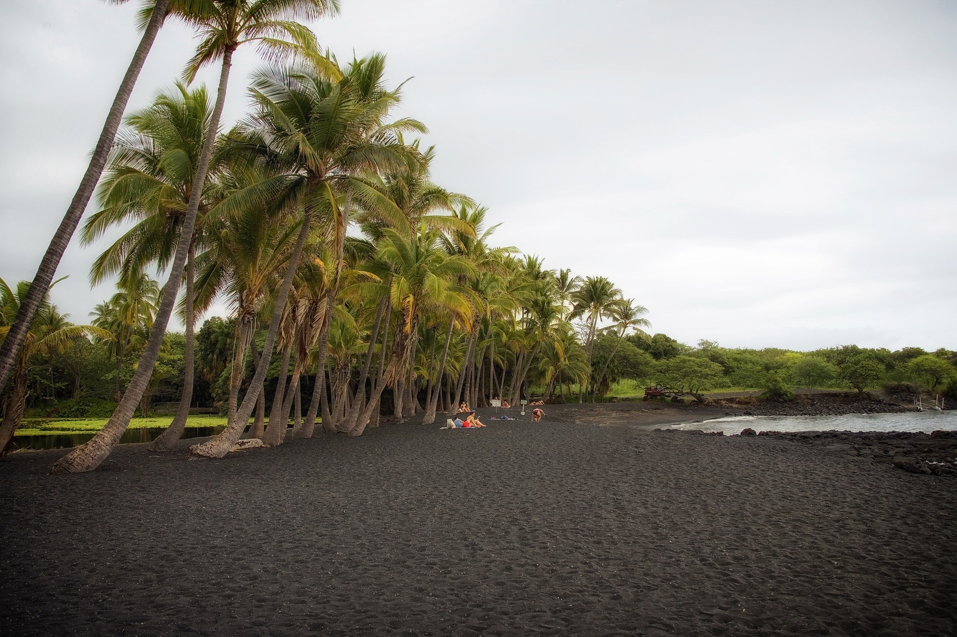 Black-sand-beach-big-island hawaii